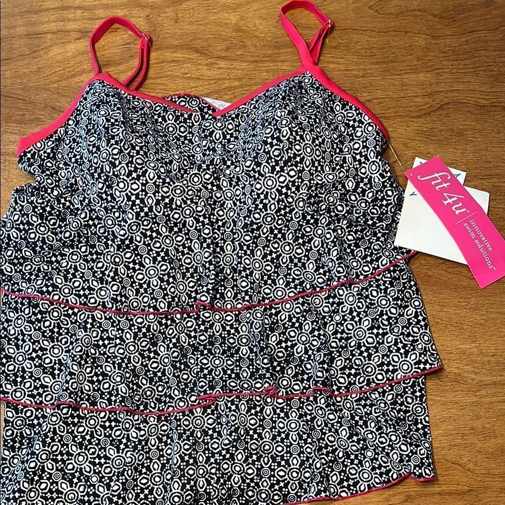 Fit 4 U Black and White Patterned Swim Top